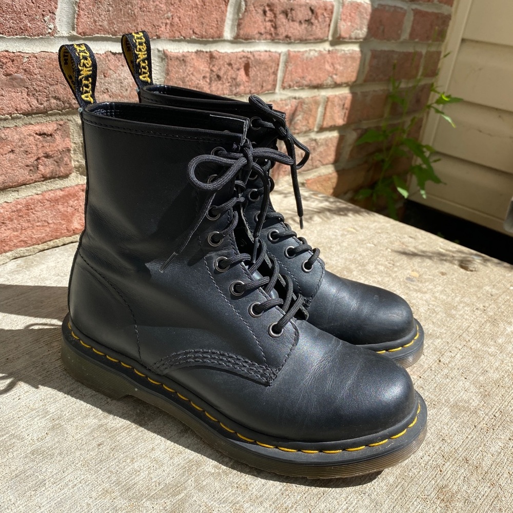 Dr. Martens Black 1460